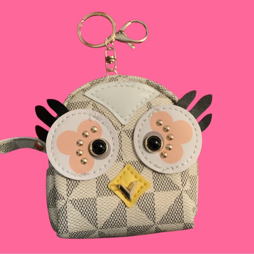 Owl-Shaped Mini Wallet Cute Bag Charm, Keychain, AirPod Pouch with Zipper. NEW